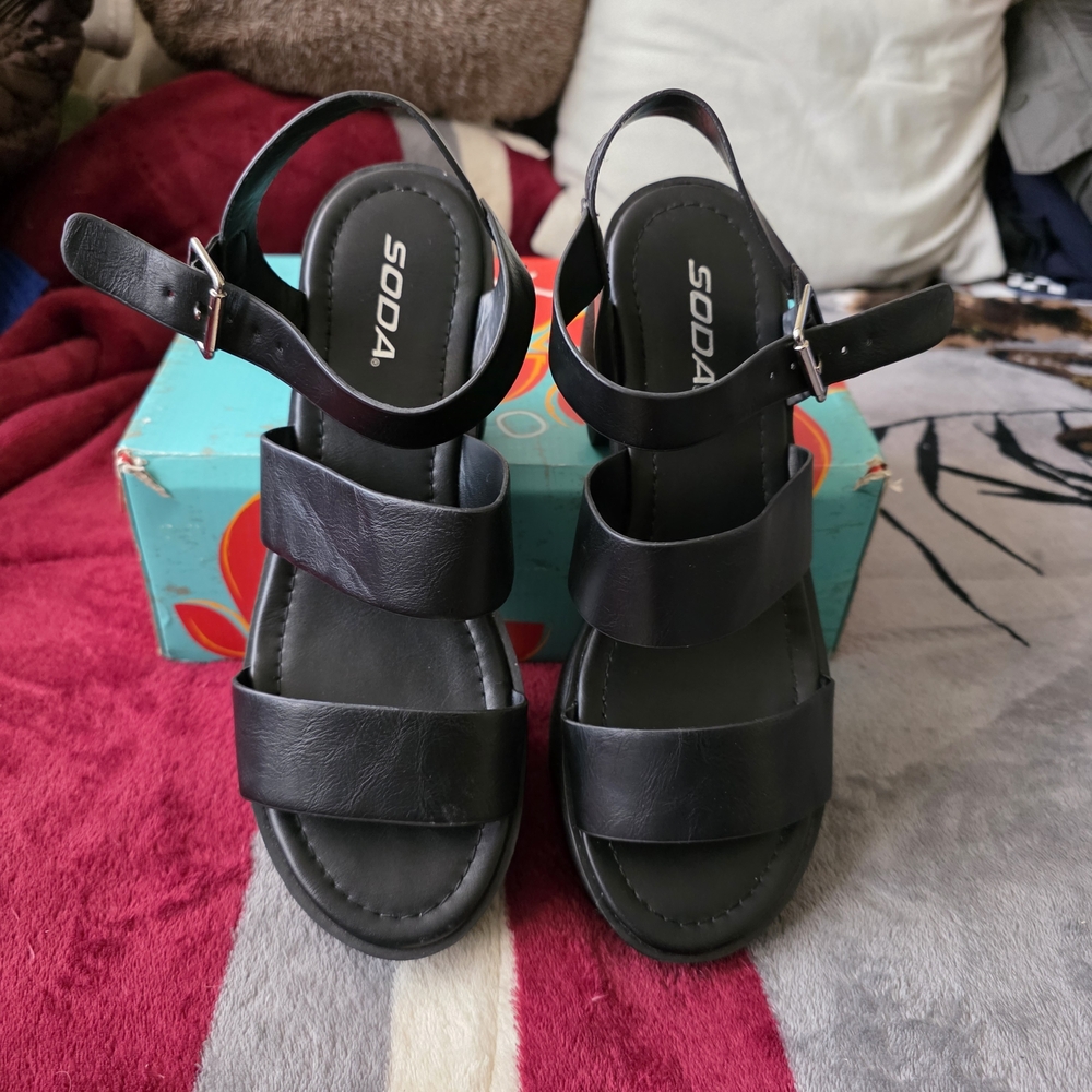 Black Soda Lug Sole Block Chunky Heel Sandals w Straps Size 9
